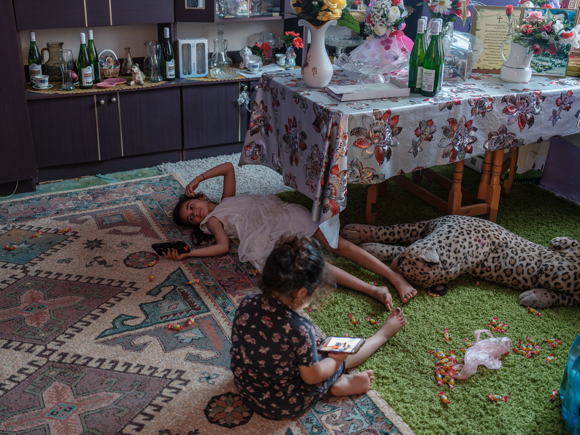 Andreea și Maria, Corcova, România, august 2025 Andreea și Maria, Corcova, România, august 2025