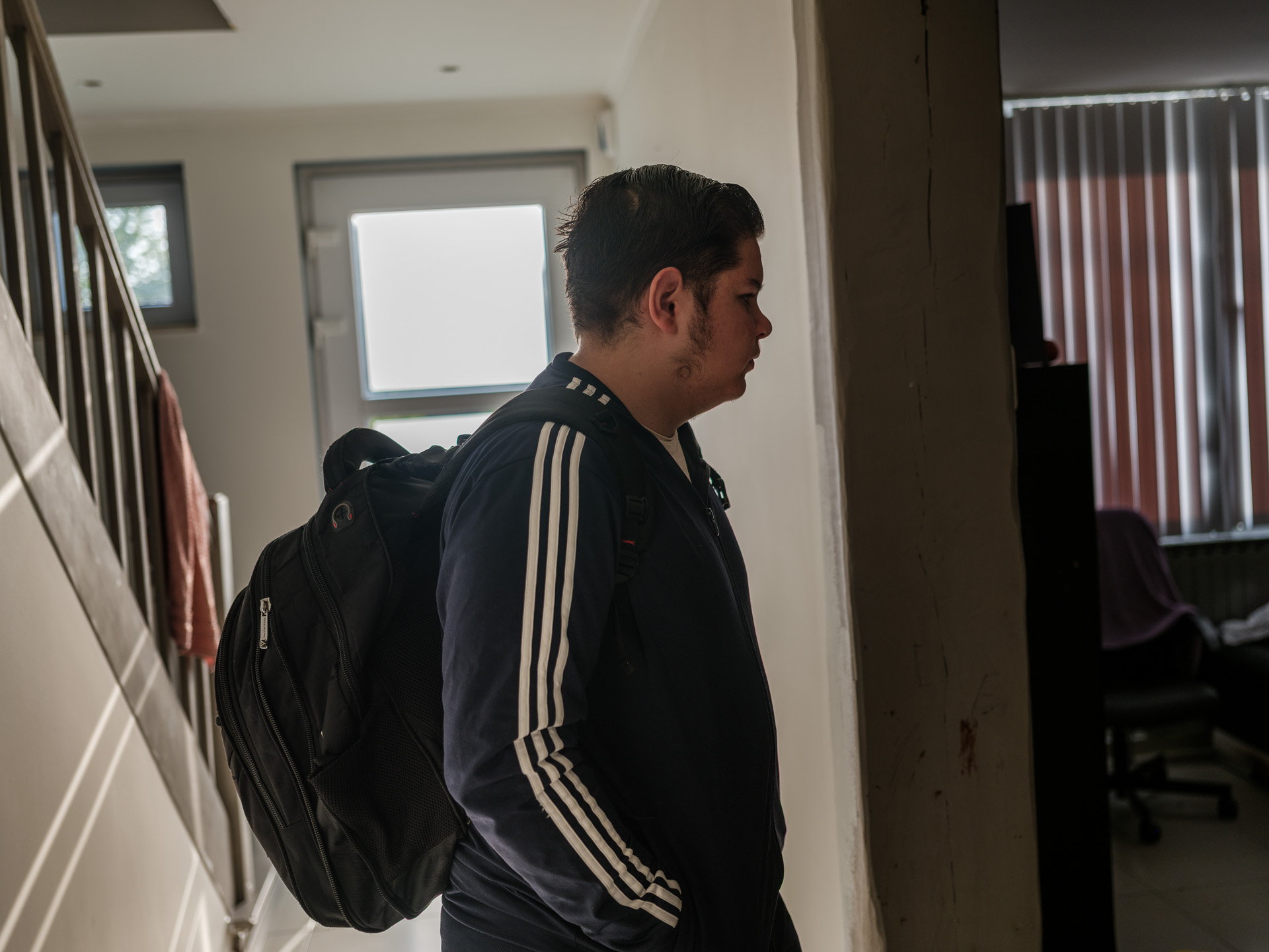 Ionuț pleacă la școală. La Louvière, Belgia, aprilie 2024 Ionuț pleacă la școală. La Louvière, Belgia, aprilie 2024