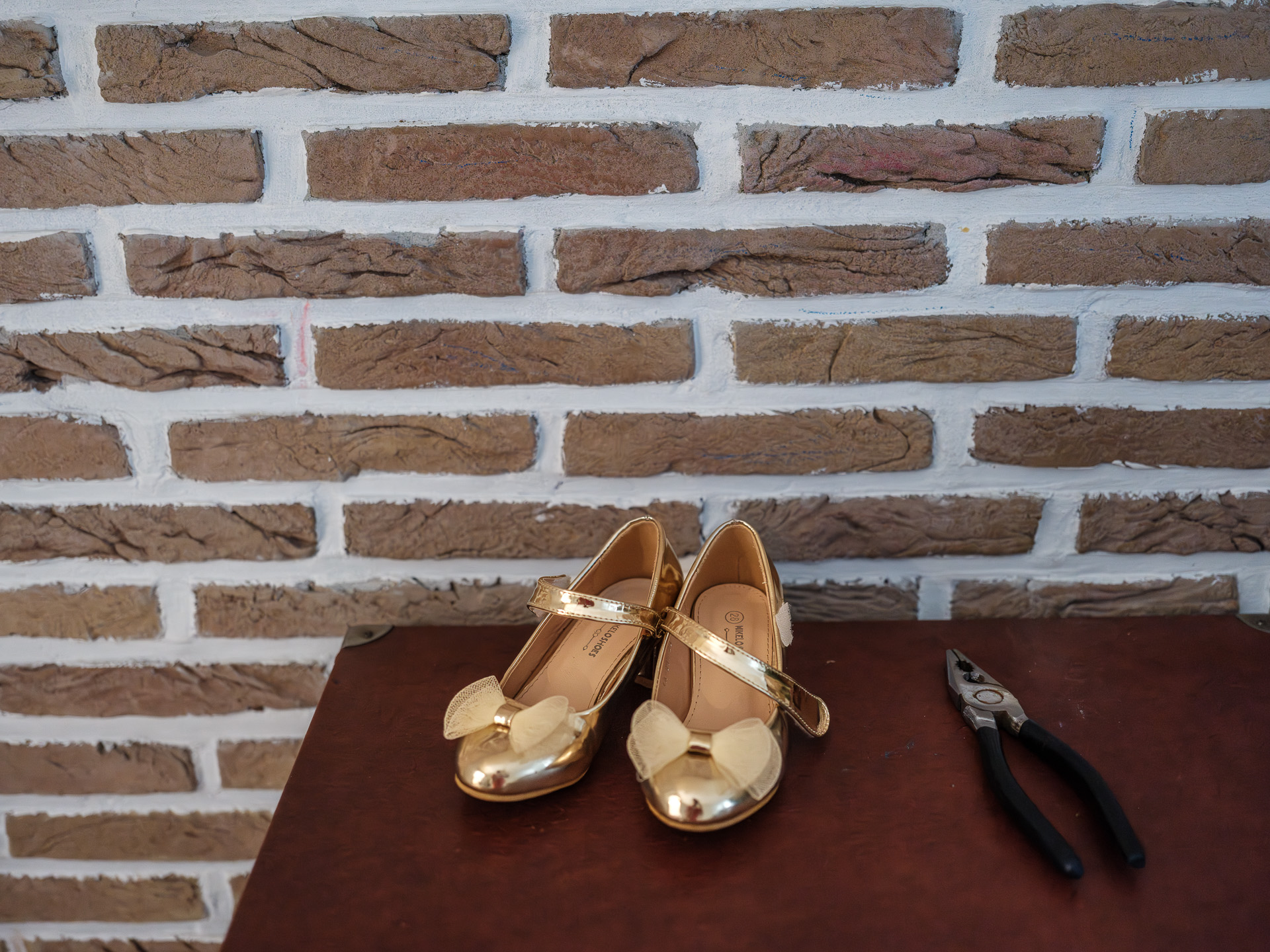 Pantofii Mariei, fiica lui Geo, La Louvière, Belgia, iulie 2024 Pantofii Mariei, fiica lui Geo, La Louvière, Belgia, iulie 2024