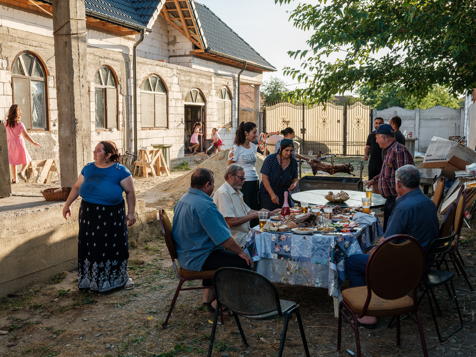 Invitați la ziua Mariei, fiica lui Geo, care împlinește 8 ani. Corcova, România, iulie 2025 Invitați la ziua Mariei, fiica lui Geo, care împlinește 8 ani. Corcova, România, iulie 2025
