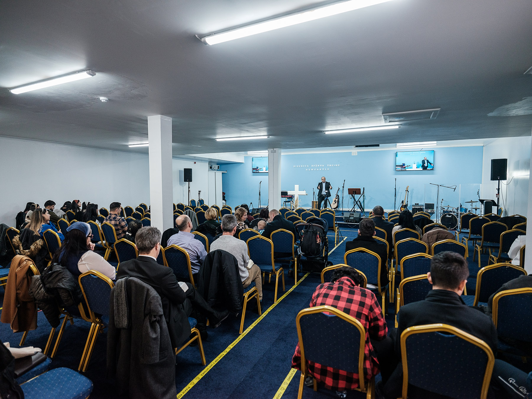 Consilierul Nicu Ion predică la biserica Sfânta Treime din Newcastle