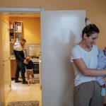 Familia Isac în apartamentul din cartierul Molenbeek, Bruxelles, Belgia, 2024