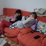 Miriam, 3 ani, Matei, 12, și Luca Nechifor, 8, Forlì, Italia