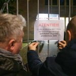 Membrii comisiei de votare 379 din Forlì, Italia, închid secția