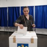Votantă româncă la Secția nr. 21 de la Gasometer Spielraum în Viena