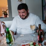 Geo vorbește la telefon cu unchiul Cioabă, La Louvière, Belgia, aprilie 2024